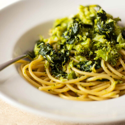 Spaghetti al Pesto di Broccoli (Broccoli Pesto Spaghetti)